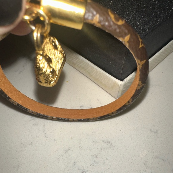 Louis Vuitton Alma Bracelet - Picture 4 of 7
